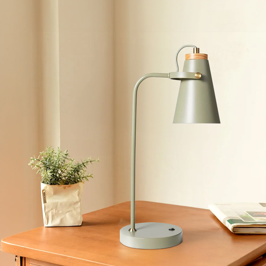 Desk lamp with metal shade
