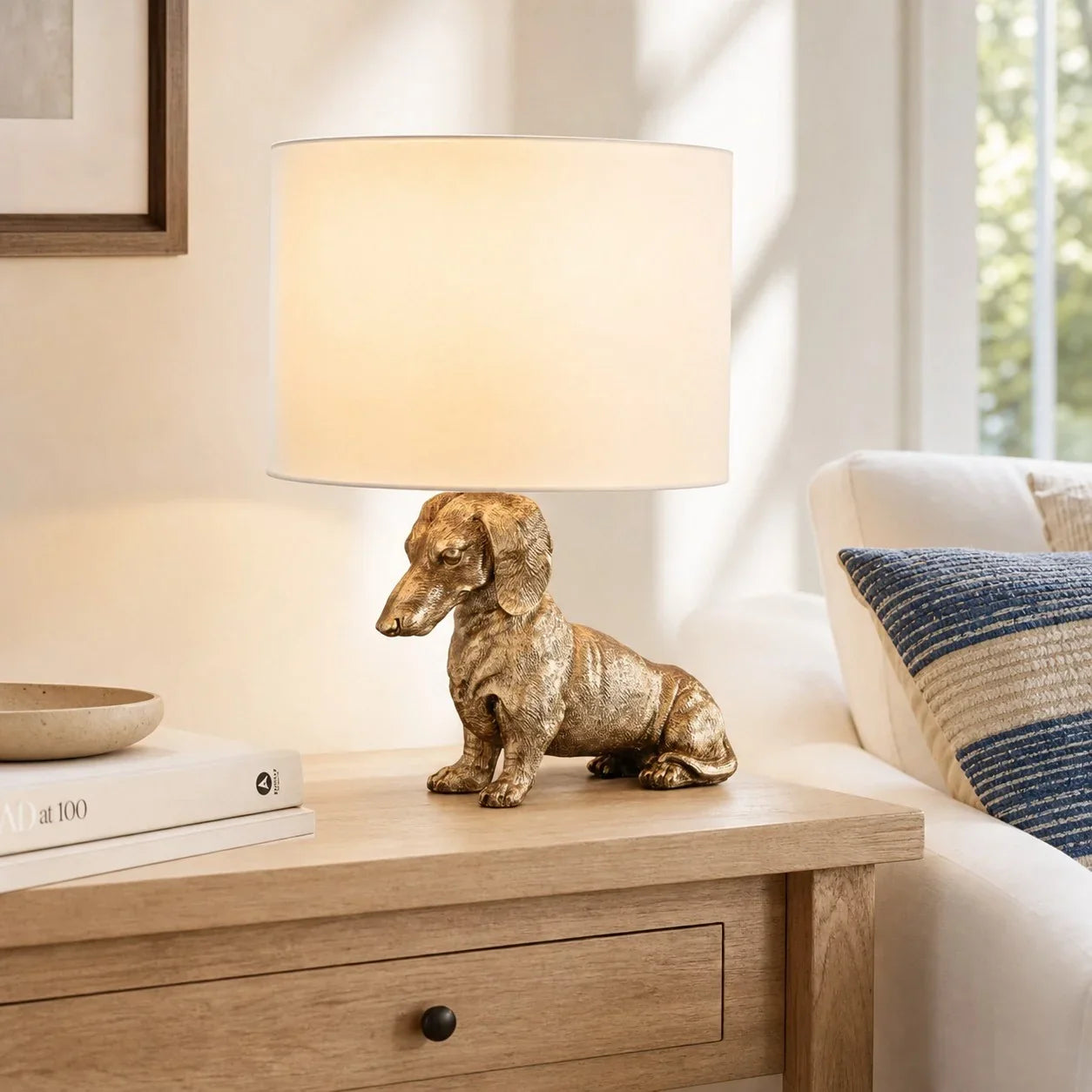 Animal-shaped metal base table lamp