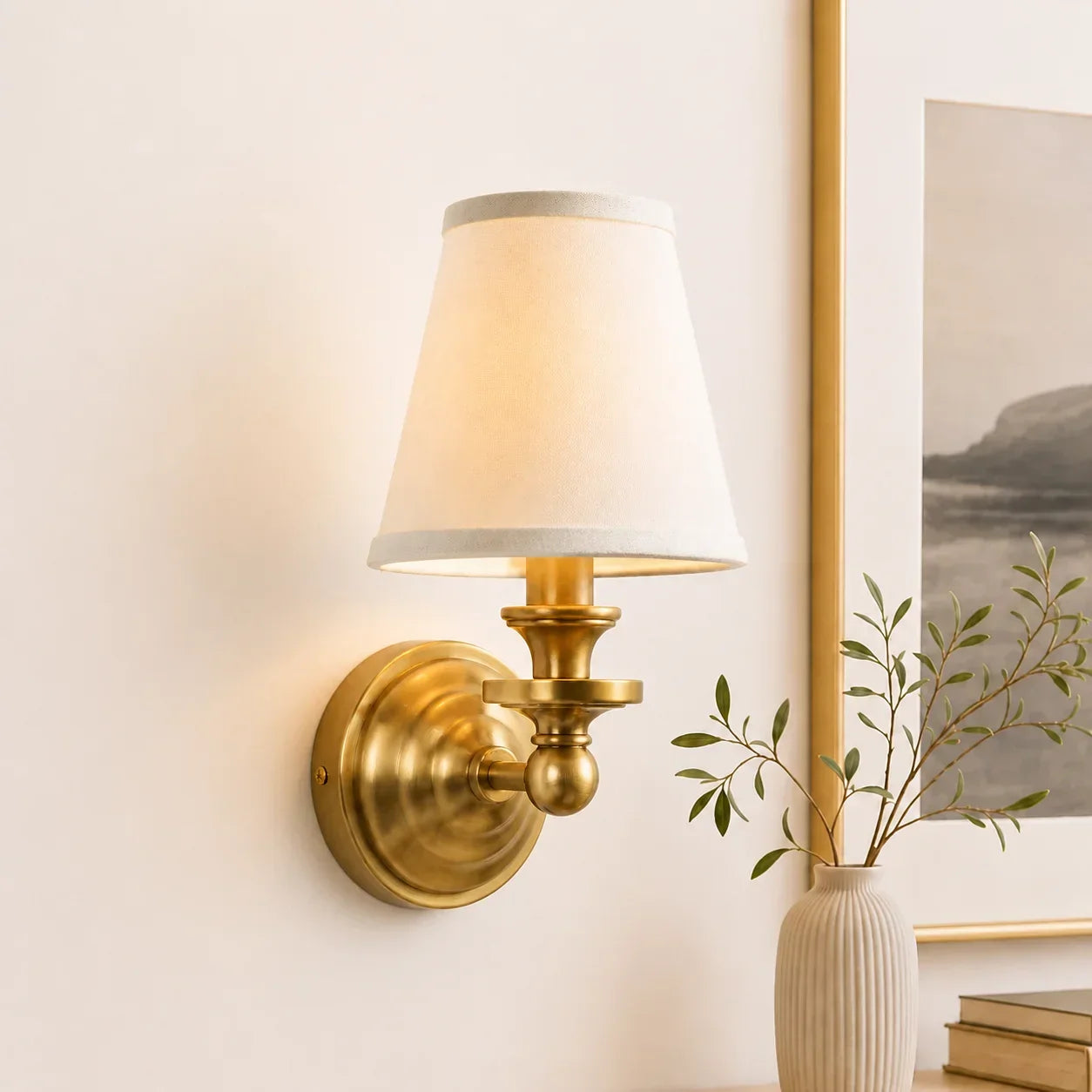 Curved brass wall lighting fixture