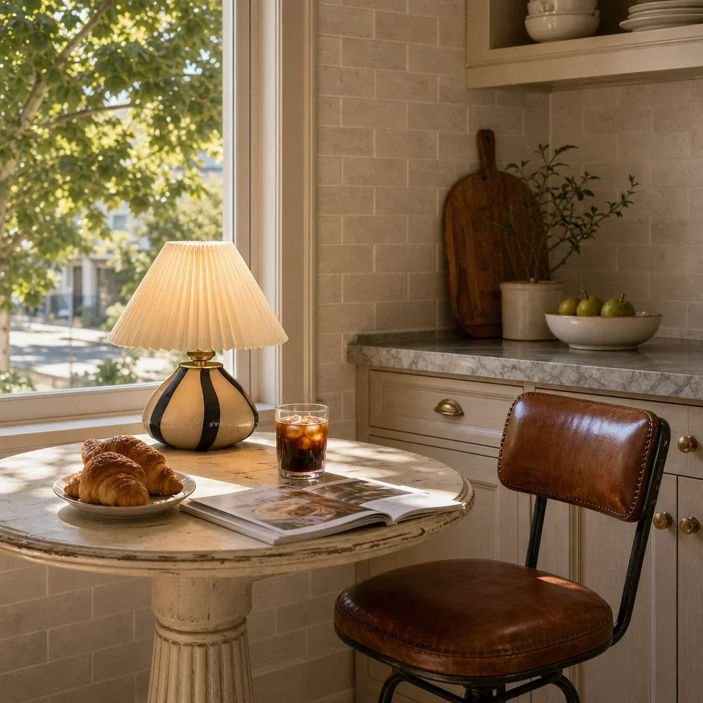 Table lamp with durable glass base